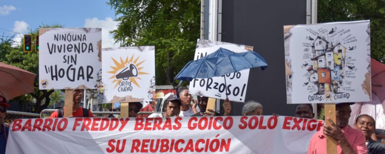 Exigen cese de desalojos forzosos en el Día de los Derechos Humanos